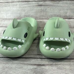 Shark Slides Cloud Slippers Summer Novelty Open Toe Slide Sandals size 8/8.5